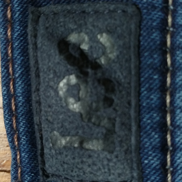 Amazon best seller Lee Women's Relaxed Fit Skirt, dark denim, size 6-8 - Picture 6 of 7